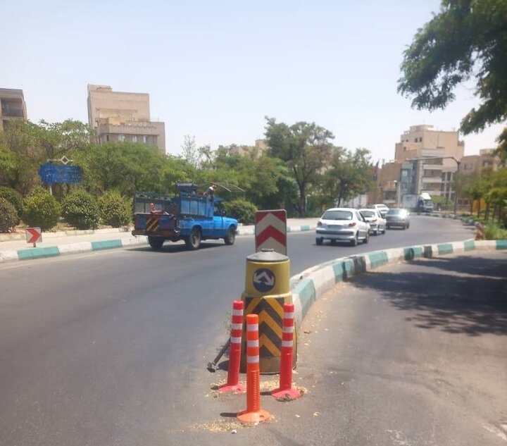 نصب تجهیزات ترافیکی و ارتقای ایمنی معابر شمال شرق شهر