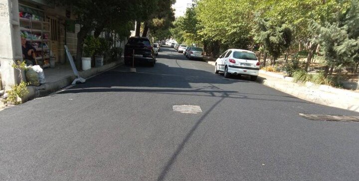 بهسازی ۳۴۵۰ متر مربع از معابر منطقه ۴ با پخش ۴۶۰ تن آسفالت