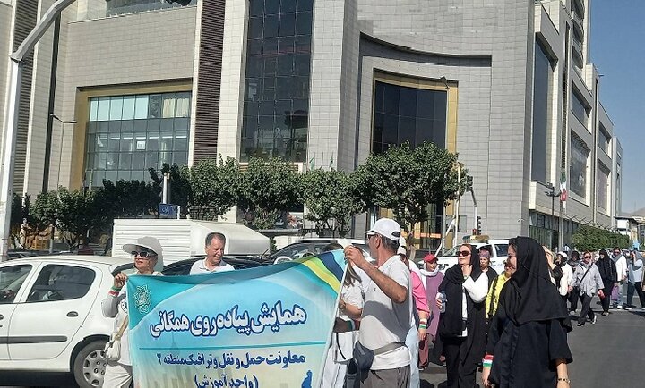 مشارکت گسترده شهروندان پونک در همایش پیاده‌روی برای تجدید میثاق با آرمان‌های ملی