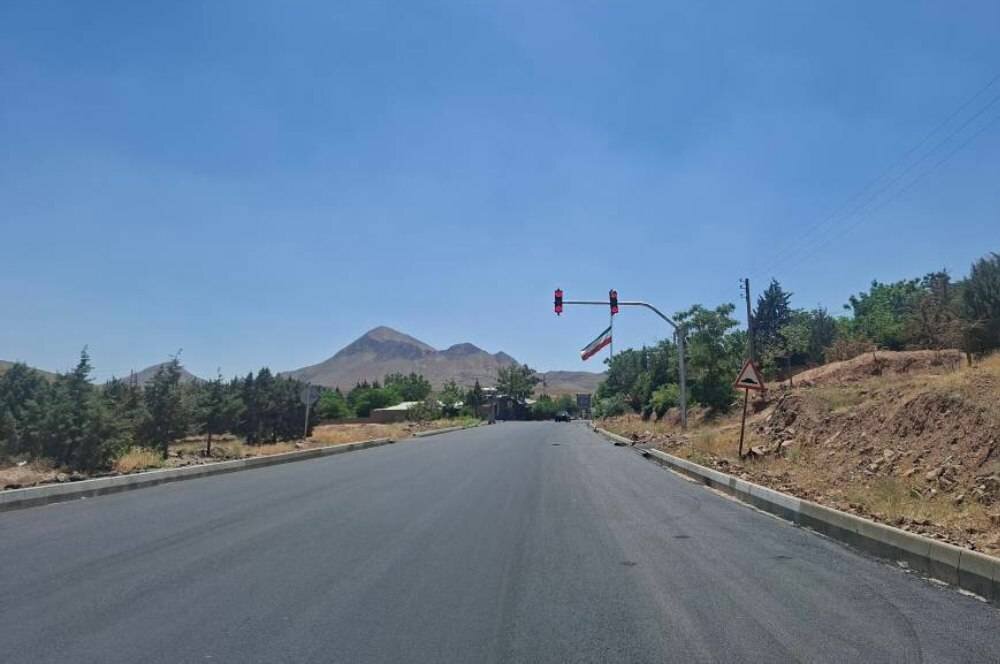 نوسازی بیش از ۷ هزار مترمربع آسفالت در بوستان جنگلی سرخه‌حصار