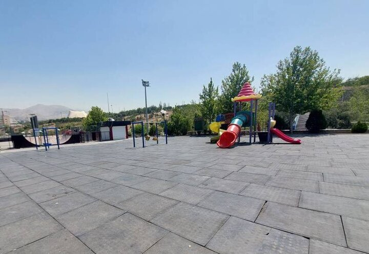 نصب ۱۱ دستگاه وسایل بازی جدید در بوستان‌های منطقه ۲۲