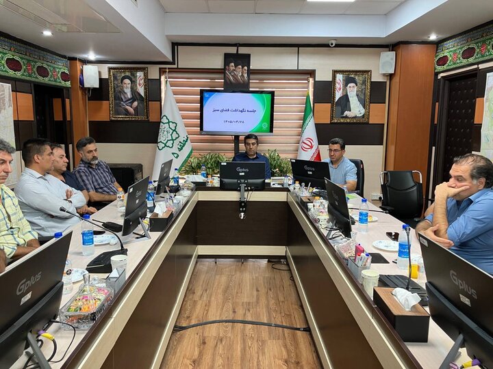 نظارت مستمر برای حفظ شادابی درختان و بوستان‌های منطقه  ۵