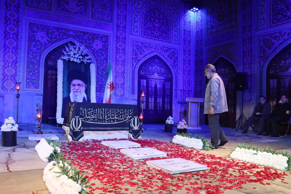 ما پرورده مکتب عاشورا و رهبر شهیدمان هستیم