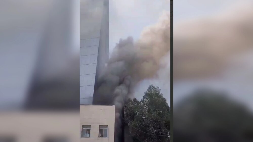 مهار آتش‌سوزی گسترده در هتل ۱۵ طبقه در بزرگراه چمران