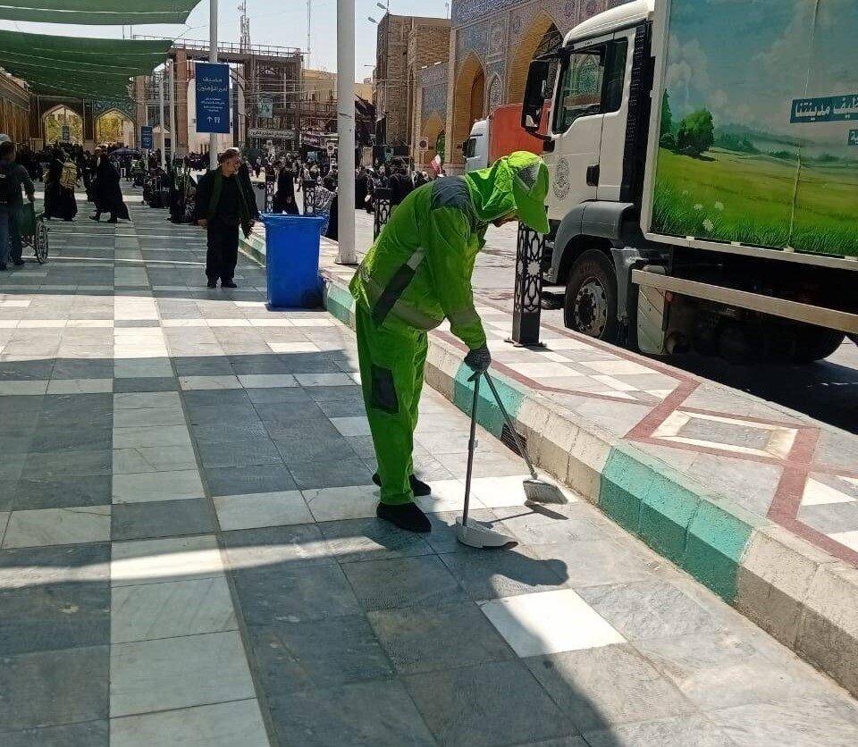 خادمان قرارگاه نجف اشرف ۹ معبر اصلی اطراف حرم مطهر امیرالمؤمنین(ع) را پاکسازی کردند