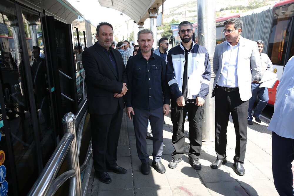 از دانشگاه علوم و تحقیقات تا میدان آزادی؛ ۲۰ اتوبوس دوکابین جدید به ناوگان خط ۱۱۰ بی‌.آر.تی پیوست