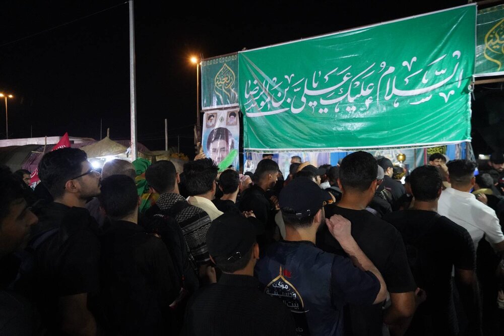 اخ‌الصنایع: خادمان منطقه ۱۰ بی‌وقفه در عمود ۸۳۳ به زائران اربعین خدمت‌رسانی می‌کنند