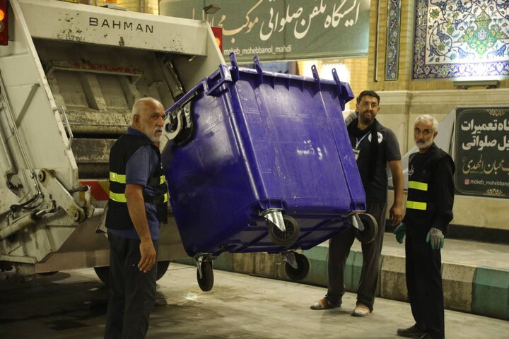 تداوم خدمت‌رسانی خادمان قرارگاه نجف منطقه ۱۷ در آستانه اربعین؛ جمع‌آوری ۶۰ تن پسماند و پاکسازی پیرامون حرم مطهر امیرالمؤمنین(ع)