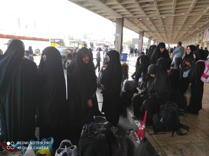 خدمت افتخاری مادران شهدای میناب در مواکب «مادر و کودک»