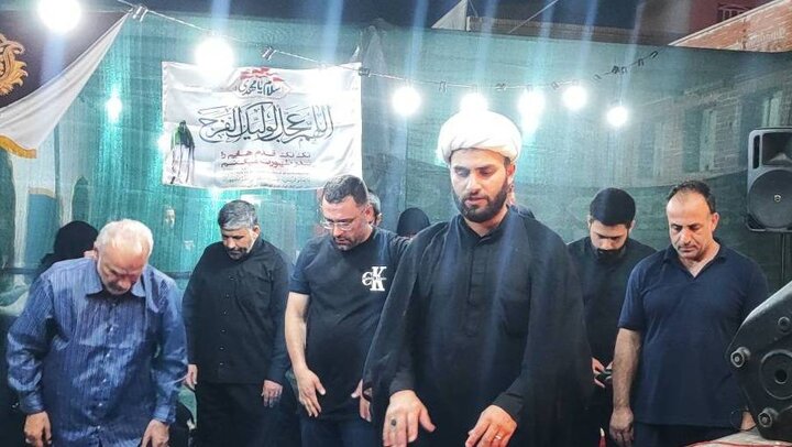 سجده در مسیر عشق؛ اقامه نماز جماعت در موکب «محبان الرضا» (ع) منطقه ۲۲ در مرز خسروی
