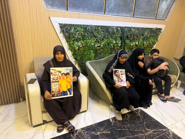 مادران شهدای میناب، مهرِ فرزندان آسمانی‌شان را نثار کودکان اربعین کردند