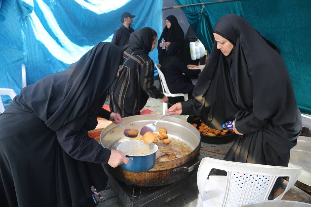 منطقه ۱۰ با مواکب فرهنگی و پویش «۱۶۸ قدم» در آیین جاماندگان اربعین حضور یافت