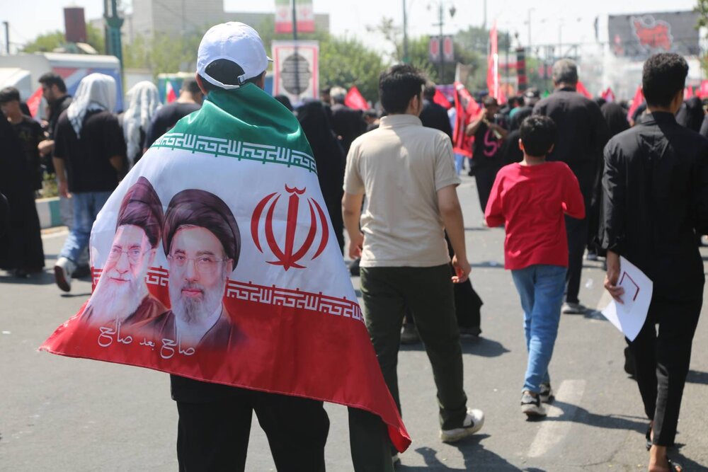 منطقه ۱۰ با مواکب فرهنگی و پویش «۱۶۸ قدم» در آیین جاماندگان اربعین حضور یافت