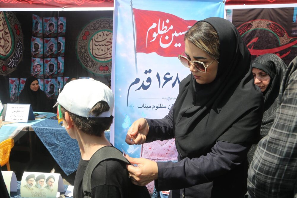 منطقه ۱۰ با مواکب فرهنگی و پویش «۱۶۸ قدم» در آیین جاماندگان اربعین حضور یافت