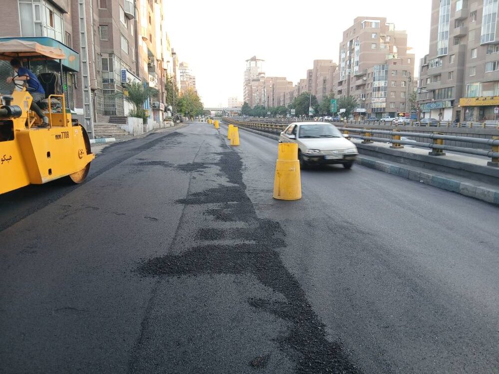 تداوم نهضت آسفالت در منطقه ۱۰؛ اجرای روکش مکانیزه خیابان قزوین