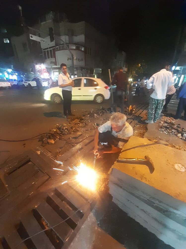 معبر هاشمی ایمن‌تر شد؛ جمع‌آوری پل فلزی و نصب سنگدال در منطقه ۱۰