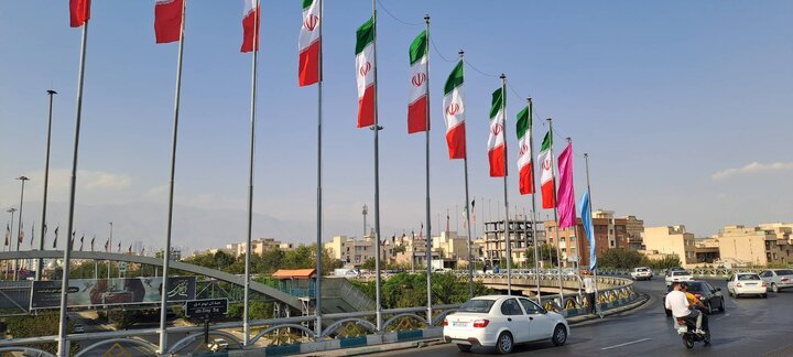 آذین‌بندی معابر منطقه ۱۷ همزمان با آغاز ماه ربیع‌الاول