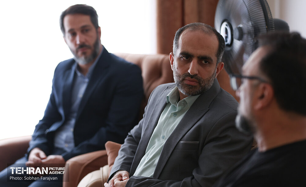 جزئیاتی از دیدار نماینده شهرداری تهران با خانواده شهید والی/ نمادهایی از صلابت از زعفرانیه