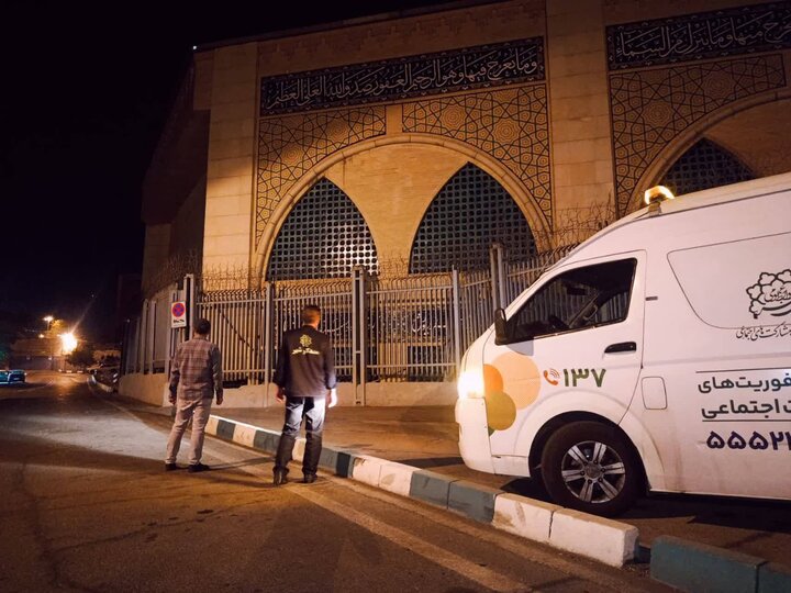 فعالیت گشت‌ فوریت‌های خدمات اجتماعی در اطراف مصلی تهران همزمان با مراسم بزرگداشت رهبر شهید ایران