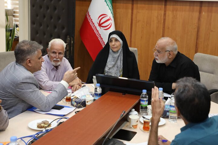 دیدار عضو شورای شهر و شهردار منطقه ۸ با شهروندان آسیب‌دیده از جنگ و بررسی چالش‌های شهری 