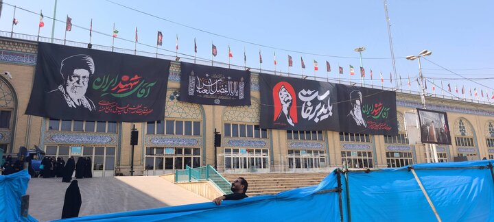 آماده‌سازی مصلی امام خمینی(ره) برای برگزاری مراسم چهلم "رهبر شهید" توسط منطقه ۷