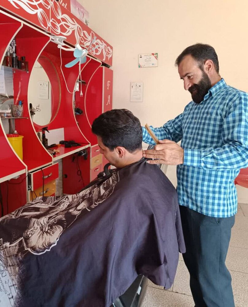 از نجات اتوبوس‌های در راه مانده تا آرایشگر ویژه رانندگان/ وقتی اتوبوس خانه دوم و قیچی آیینه روح می‌شود