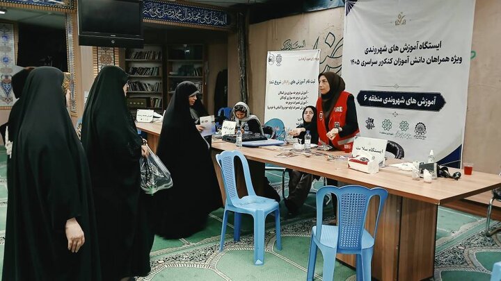 تکریم والدین در روز کنکور؛ فعالیت ایستگاه‌های شهروندی منطقه ۶ در مجاورت دانشگاه‌های تهران