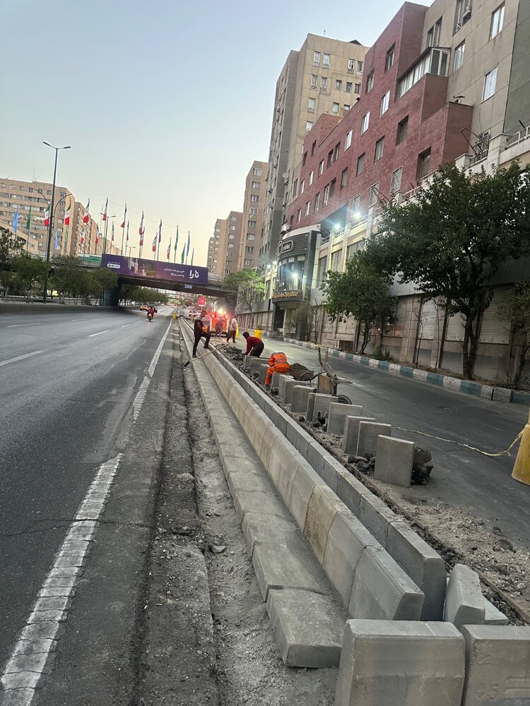 تداوم بهسازی بزرگراه شهید نواب صفوی؛ اجرای ۳۴۰۰ مترمربع عملیات بهسازی و احداث نهرهای استاندارد