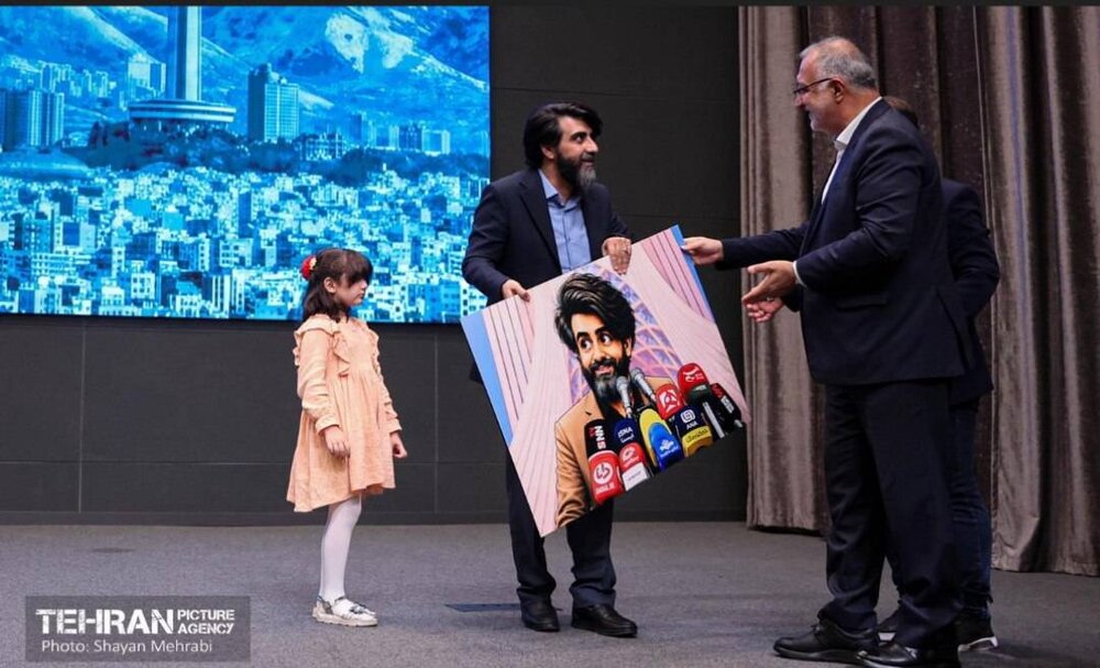 در مراسم روز خبرنگار با حضور شهردار تهران چه گذشت؟ از چالش «گویهای بلورین» تا غافلگیری آقای سخنگو