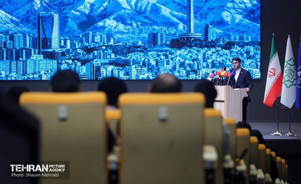 در مراسم روز خبرنگار با حضور شهردار تهران چه گذشت؟ از چالش «گوی‌های بلورین» تا غافلگیری آقای سخنگو