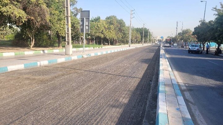 بهسازی خیابان مکتب‌العباس منطقه ۱۹ با اجرای عملیات تراش و روکش آسفالت