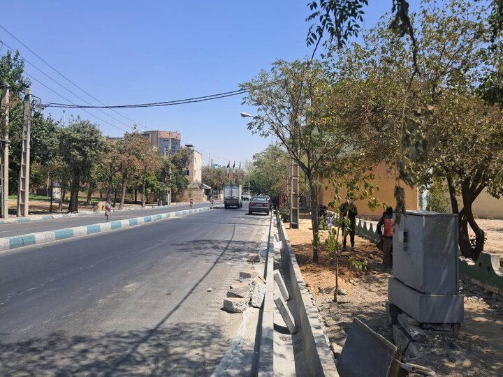 بهسازی خیابان شهید لطیفی منطقه ۱۹ با اجرای ۴۵۰ مترمربع پیاده‌روسازی و ۱۰۰ متر احداث نهر