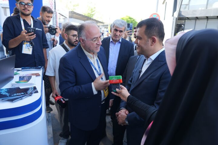 حضور معاون علمی رئیس‌جمهور در غرفه سازمان فناوری‌های نوین؛ توافق برای توسعه همکاری‌های فناورانه میان شهرداری تهران و معاونت علمی