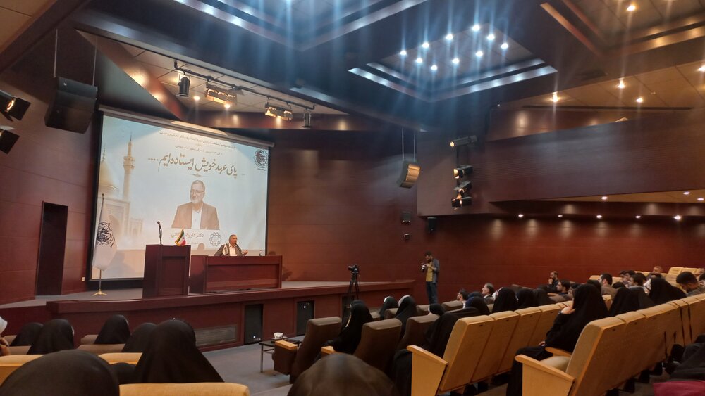 پای عهدی استوار در میعادگاه؛ روایتی از نشست ویژه دانشجویان با شهردار تهران در مرقد امام خمینی (ره)