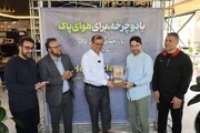 اهدای جایزه جهانی خشت طلایی مسیر سرزندگی به شهردار منطقه ۲ پایتخت