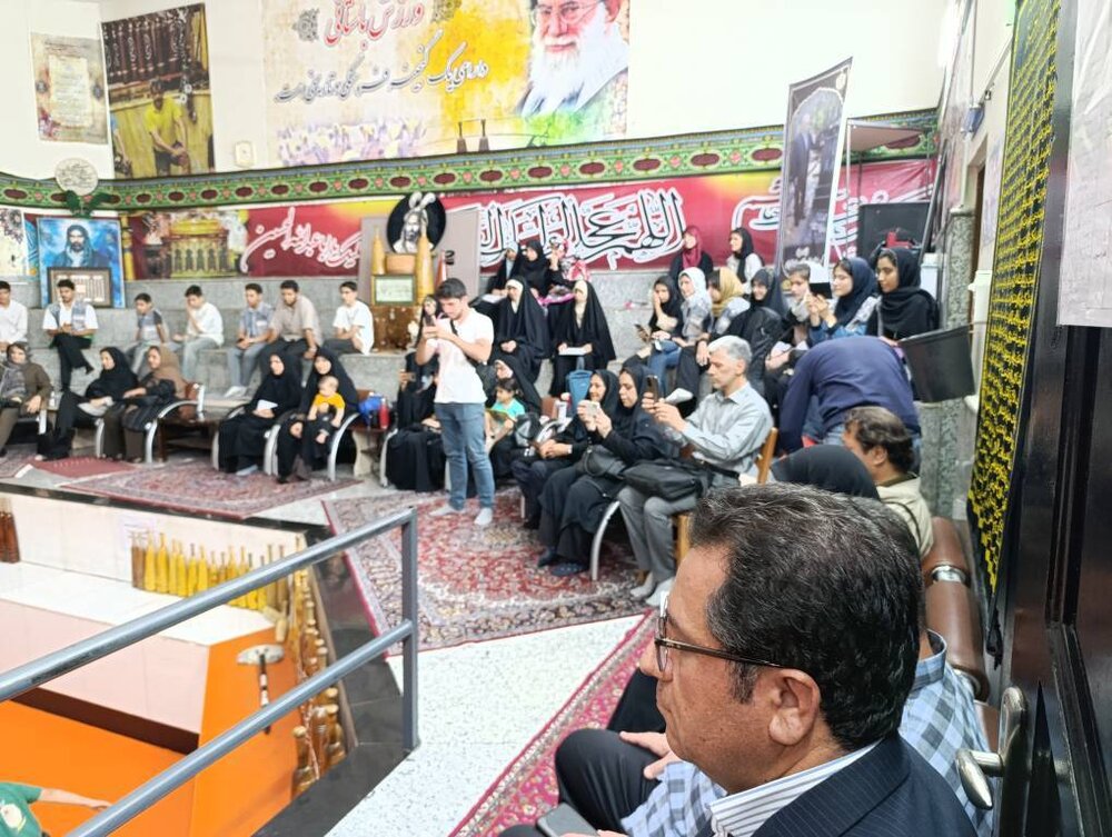 محفل ادبی ۸۰ شاعر نوجوان پایتخت در منطقه ۱۳ برگزار شد