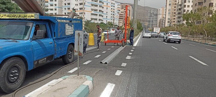 نصب گاردریل و علائم ترافیکی در بلوار اردستانی
