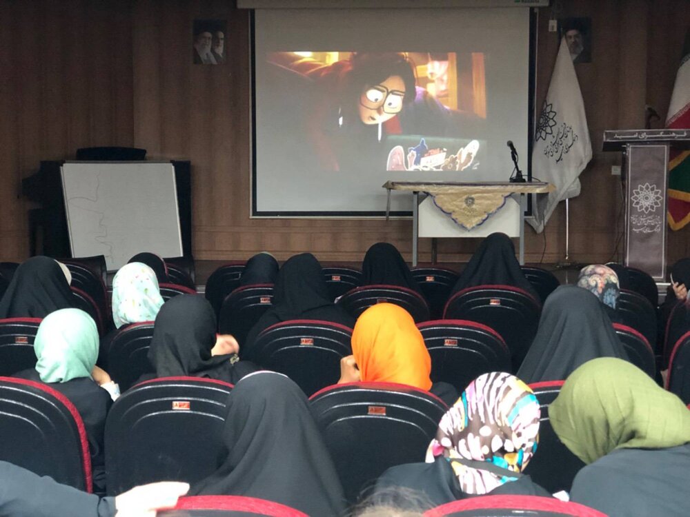 «هزار امید» با محوریت توانمندسازی دختران نوجوان منطقه ۱۳ برگزار شد