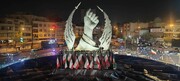 آذین‌بندی ۲۰۰ متری میدان انقلاب اسلامی با ریسه‌های نوری بلوطی در آستانه دویستمین روز از حضور مردم
