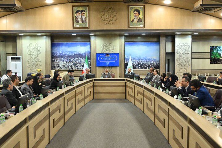 فروزنده: سند راهبردی، مسیر اجرای پروژه‌های آینده مناطق تهران را مشخص می‌کند