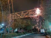 جمع‌آوری سازه فرسوده پل عابرپیاده بلوار قیام در منطقه ۱۲