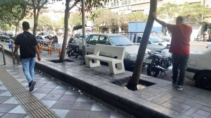 اجرای مبلمان شهری در خیابان جمهوری اسلامی با نصب ۹۱ نیمکت بتنی