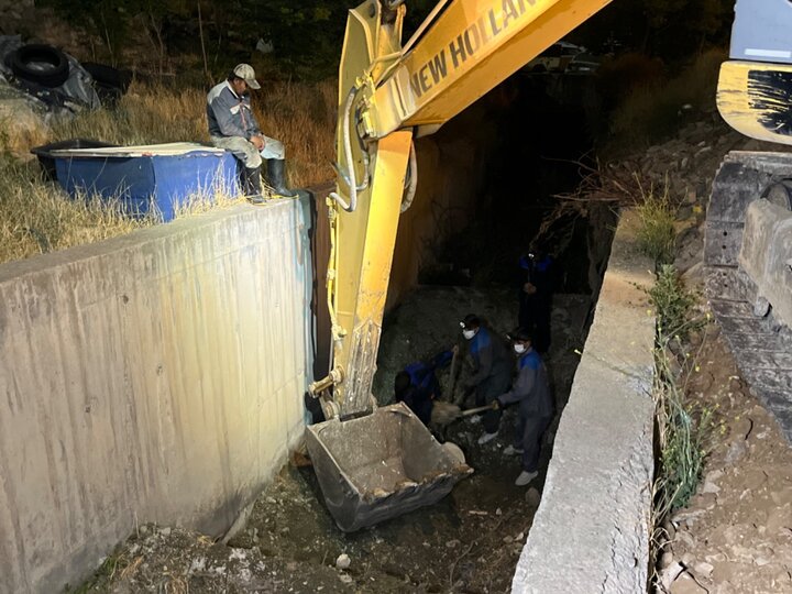 جمع‌آوری بیش از ۳۰۰ مترمکعب رسوبات از شبکه آب‌های سطحی منطقه یک