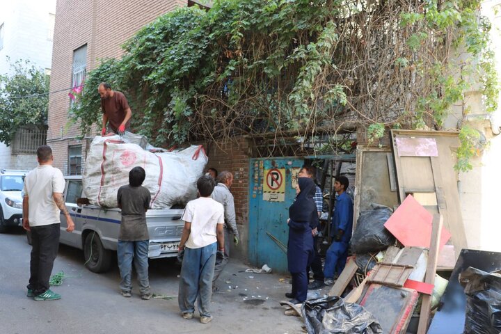 برخورد قانونی با مراکز غیرمجاز جمع‌آوری پسماند خشک در منطقه ۱۱