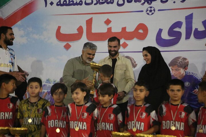 پس از سه هفته رقابت و حضور۴۰۰ نوجوان برگزار شد(اشتباهه تنظیم)