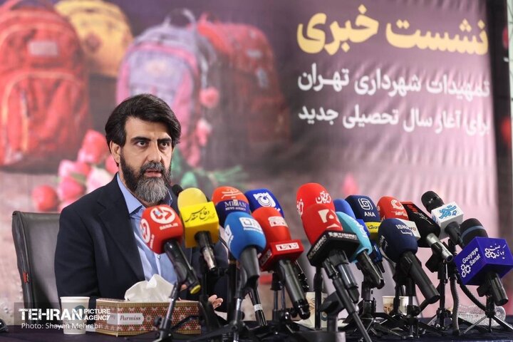ایده شهردار تهران برای استفاده از مدل خاصی از اتوبوس‌ها به عنوان سرویس مدرسه/ ۳۱ دستگاه اتوبوس دوکابین به رغم محاصره ادعایی آمریکا وارد کشور شد