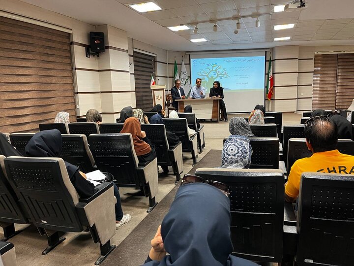 تثبیت ساختار «کانون آموزشگران» منطقه ۶ با حضور دبیرکل کانون‌های شهر تهران/ برنامه‌های آموزشی منطقه ۶ وارد فاز عملیاتی شد