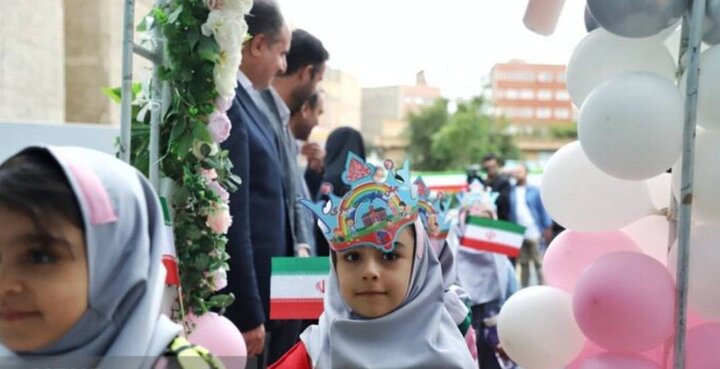 تهران هم روپوش مدرسه به تن می‌کند