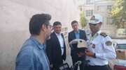 اهدای کلاه ایمنی به والدین موتورسوار فاقد کلاه