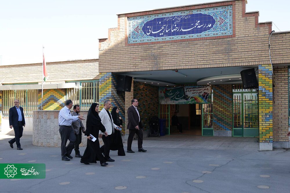 بازدید شهردار منطقه ۵ و عضو شورای شهر از مدرسه استثنایی ساریخانی؛ از توسعه زیرساختها تا راهاندازی کافه مدرسه